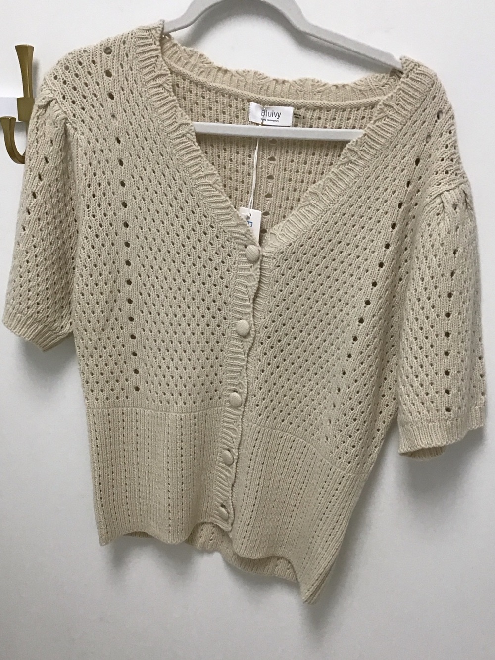 Bluivy Cream V-Neck Short-Sleeve Buttoned Knit Cardigan